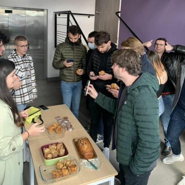 Un projet citoyen gourmand : une vente de gâteaux et un bac à cadeaux pour l’association Les Pilidous !